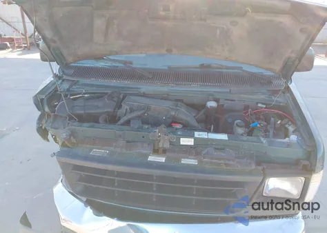 1995 Ford Econoline E350 Super Duty z USA, uszkodzony, nr VIN 1FBJS31H0SHA13070